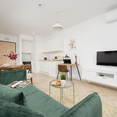 Modern Apartment With Balcony Near Aleje Jerozolimskie By Noclegi Renters Варшава Екстериор снимка